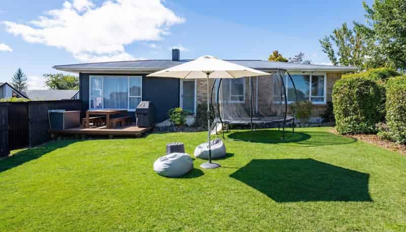 77 Houchens Road, Glenview