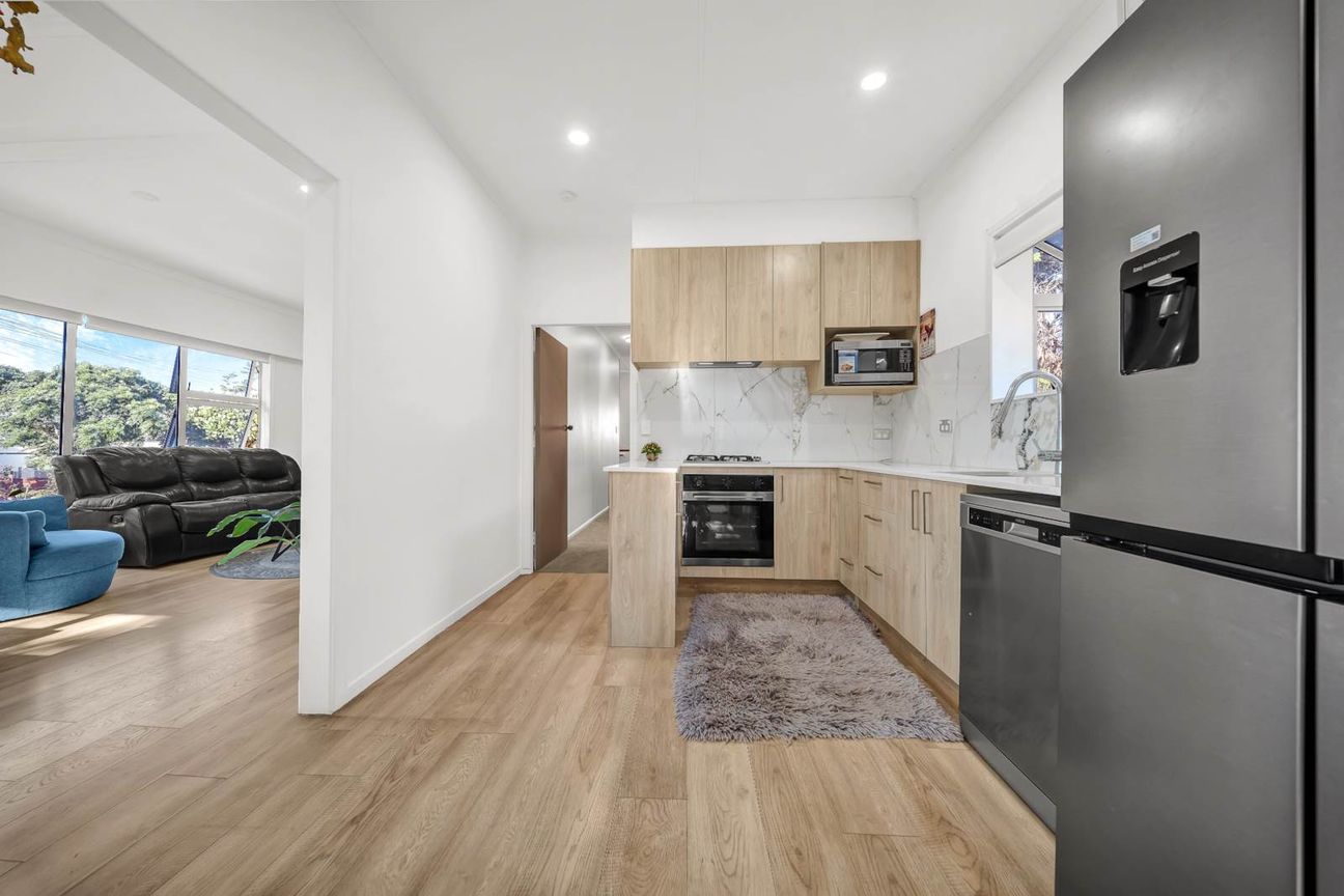 House in Ōtara-Papatoetoe, Papatoetoe - More