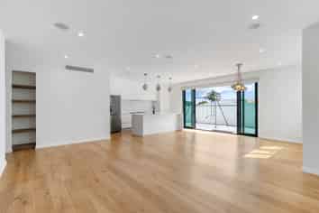 92A Flanshaw Street, Te Atatu South