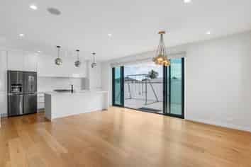 92A Flanshaw Street, Te Atatu South