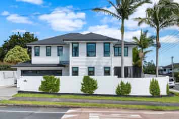 92A Flanshaw Street, Te Atatu South