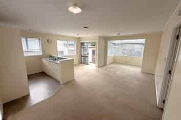 2/7 Almond Place, Mount Wellington