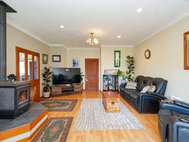 385 and 40 McQuarrie Street, Tisbury