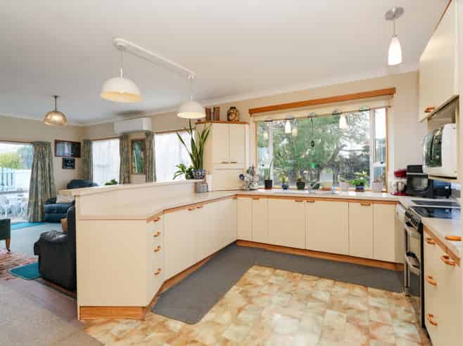 385 and 40 McQuarrie Street, Tisbury