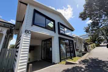 PREMIUM COLLEGE HILL STUDIO / OFFICE
