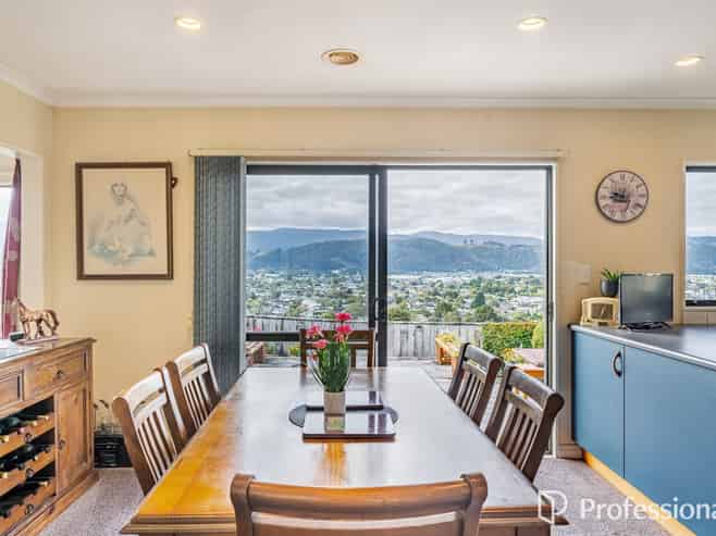 13 Birkinshaw Grove, Riverstone Terraces