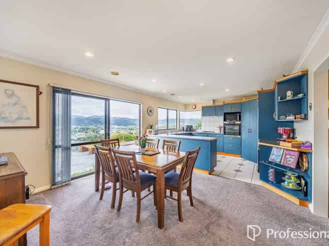 13 Birkinshaw Grove, Riverstone Terraces
