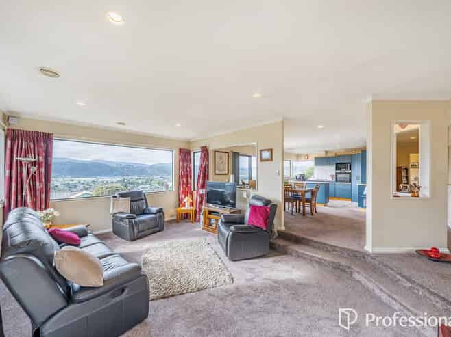 13 Birkinshaw Grove, Riverstone Terraces