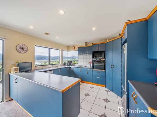 13 Birkinshaw Grove, Riverstone Terraces