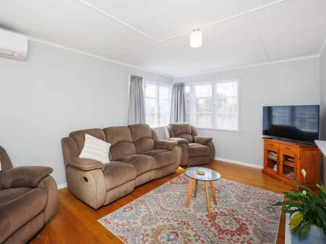 50 Clyde Crescent, Roslyn