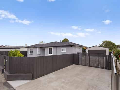 87 Ferguson Street, West End