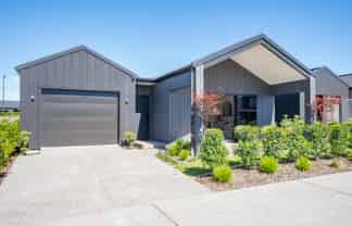 2 Sienna Way, Rangatira Park