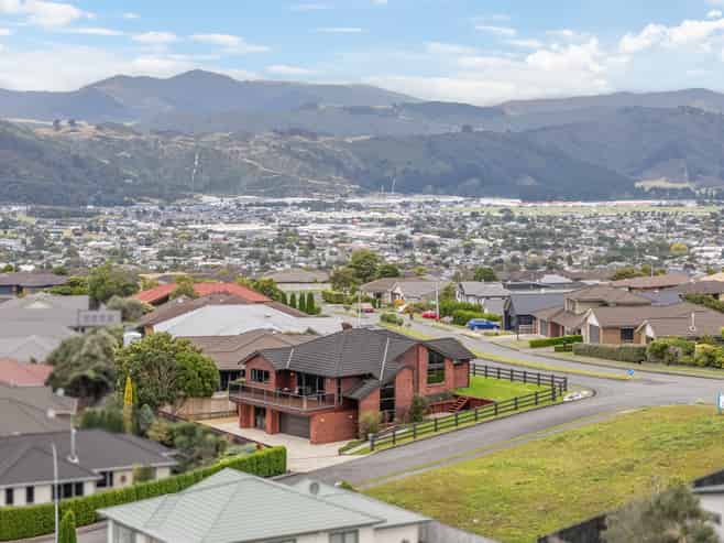 115 Kirton Drive, Riverstone Terraces