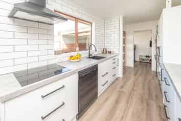 10 Banks Place, Tawhero