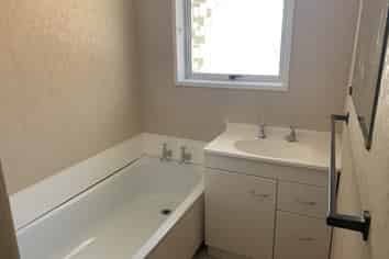 C/6 Glenroy Crescent, Springlands