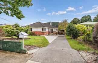 6 Hall Grove, Ebdentown