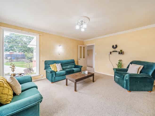 6 Hall Grove, Ebdentown