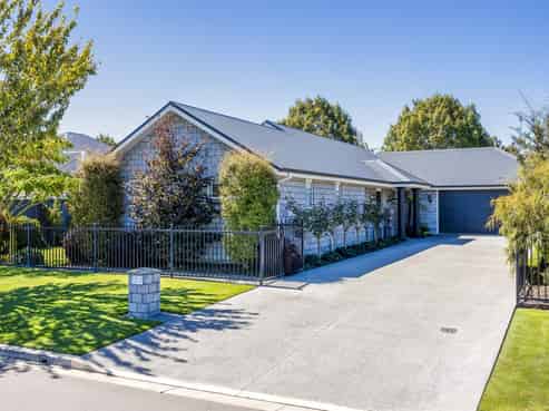 21 Lewis Close, Fernside