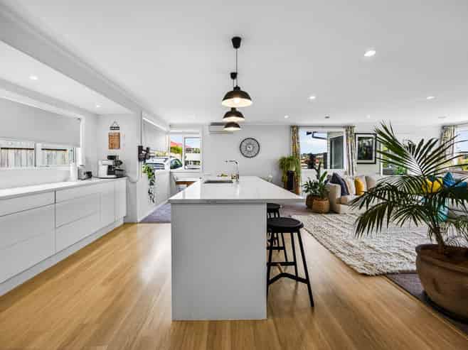 11 Finchley Road, Torbay