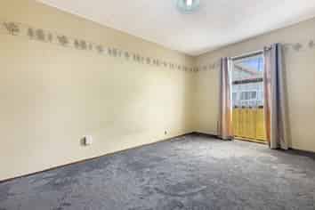 810 Queen Street West, Saint Leonards