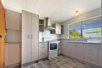 810 Queen Street West, Saint Leonards