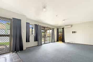 810 Queen Street West, Saint Leonards