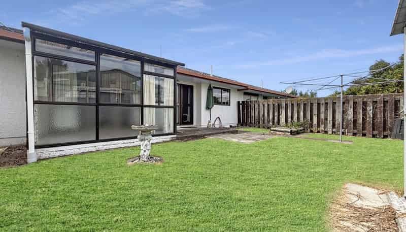 810 Queen Street West, Saint Leonards