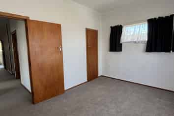 86 Broadway, Stratford