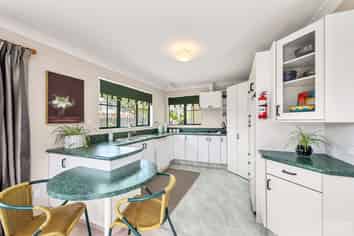 2/118 Whites Line East, Waiwhetu