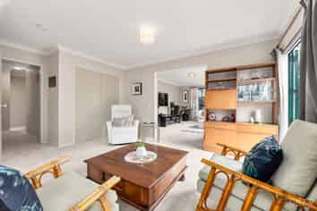 2/118 Whites Line East, Waiwhetu