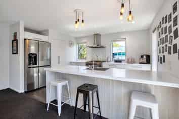 28 Champagne Avenue, Yaldhurst