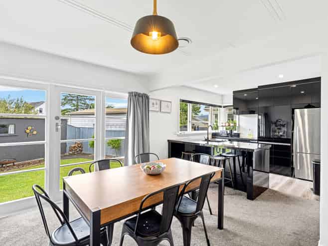 31 Roosevelt Street, Levin