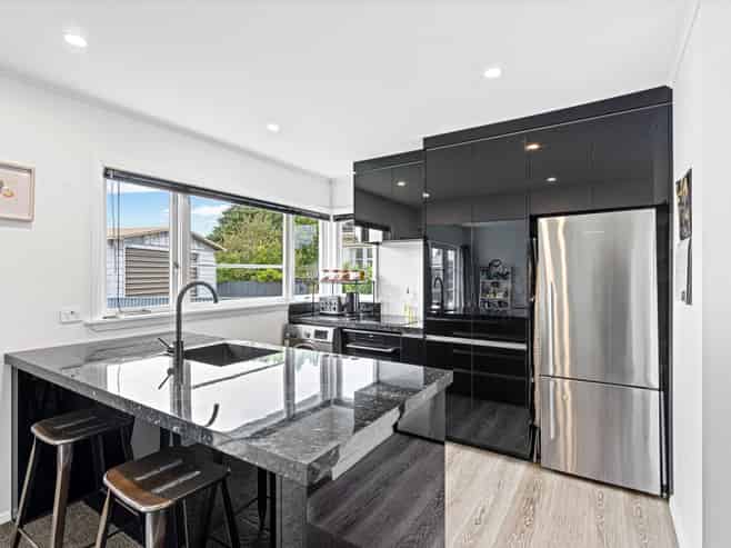 31 Roosevelt Street, Levin