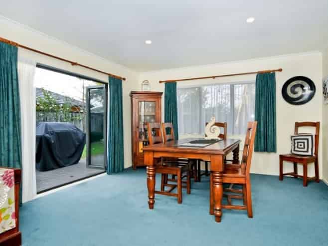 54 Diomede Glade, Flagstaff