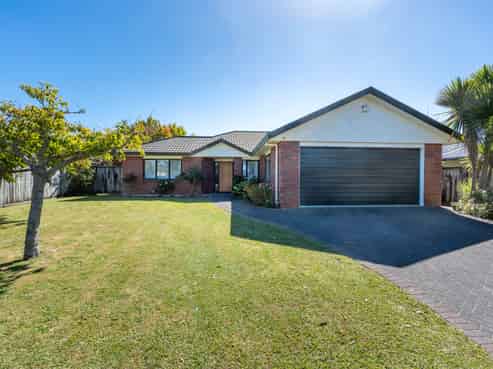 54 Diomede Glade, Flagstaff