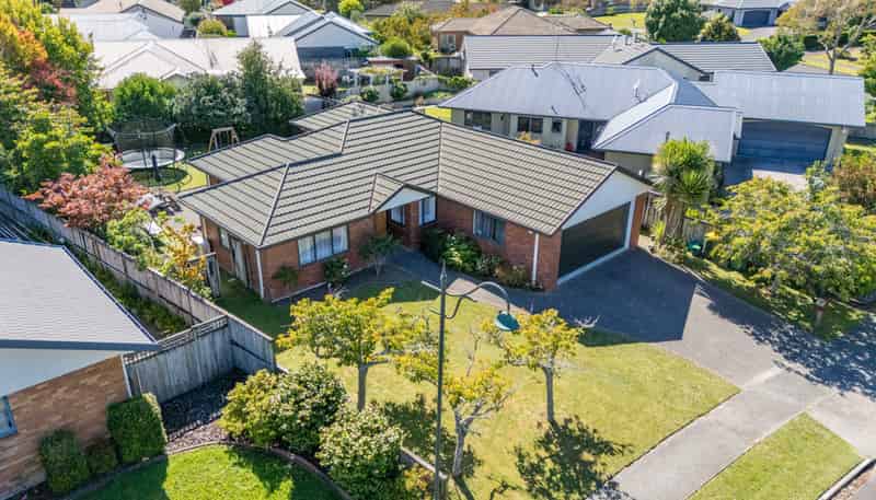 54 Diomede Glade, Flagstaff