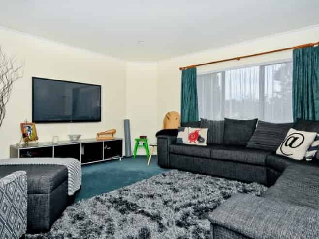 54 Diomede Glade, Flagstaff