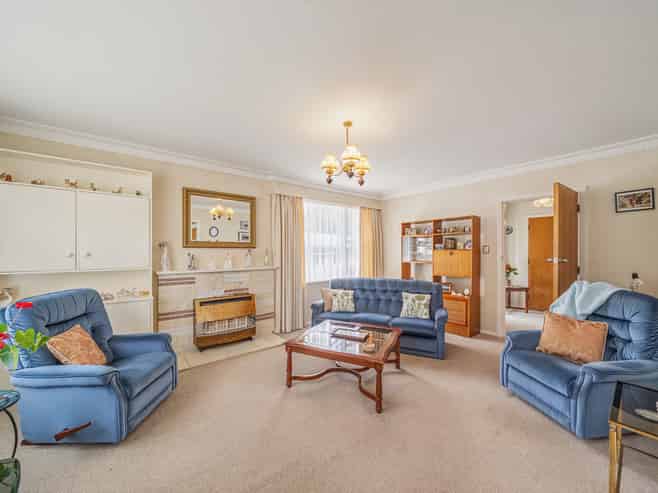 17 Deller Grove, Silverstream