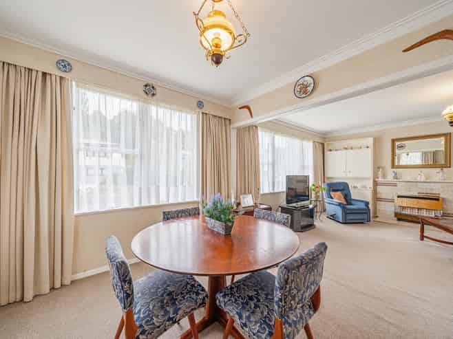 17 Deller Grove, Silverstream