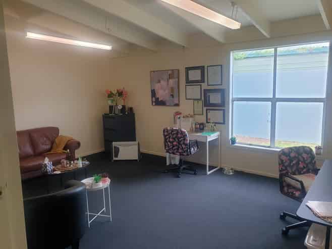 OFFICES FOR LEASE GIVING CBD CONVENIENCE