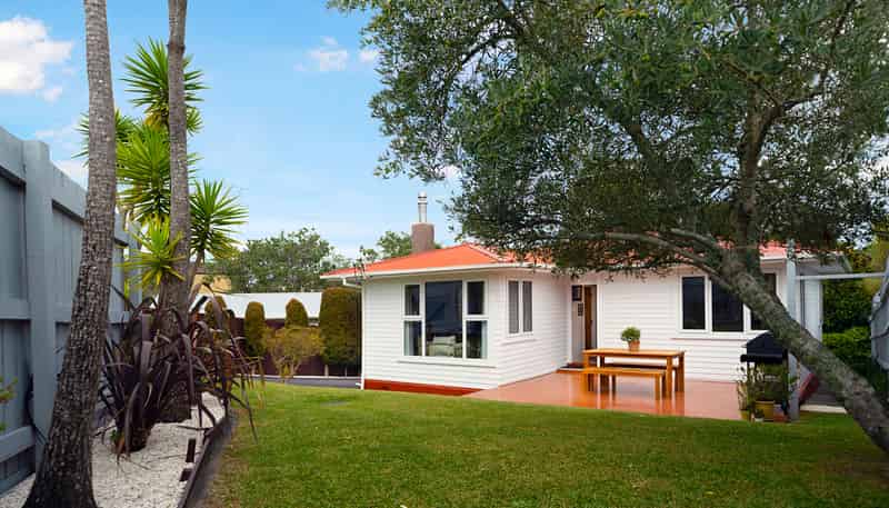 23 Cornwall Street, Te Atatu South