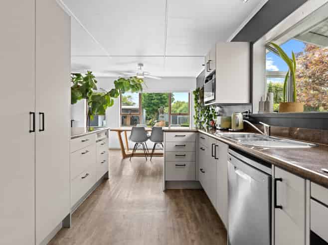 1 Mahupuku Street, Greytown