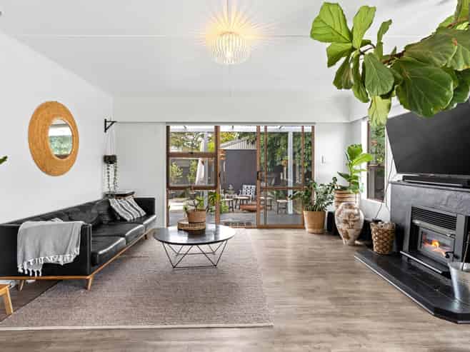 1 Mahupuku Street, Greytown