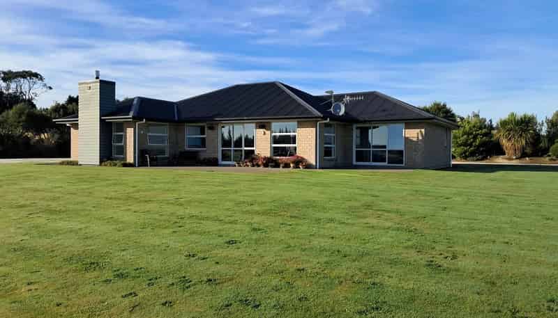 461 Cross Road, Pebbly Hill