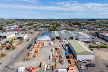 Huge shed, profile and yard space on SH6