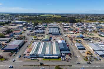 Huge shed, profile and yard space on SH6