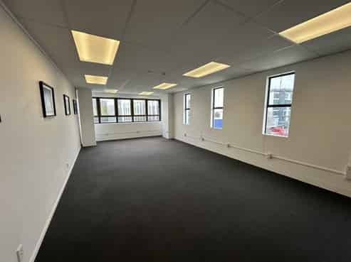 Affordable office in central Hutt