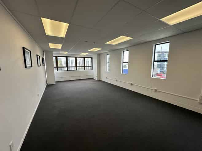 Affordable office in central Hutt