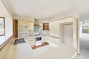 18 Regency Crescent, Redwood