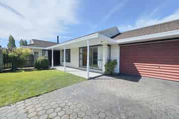 18 Regency Crescent, Redwood